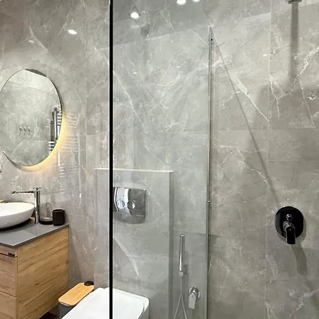 Sky 5 Luxury 칼라마타